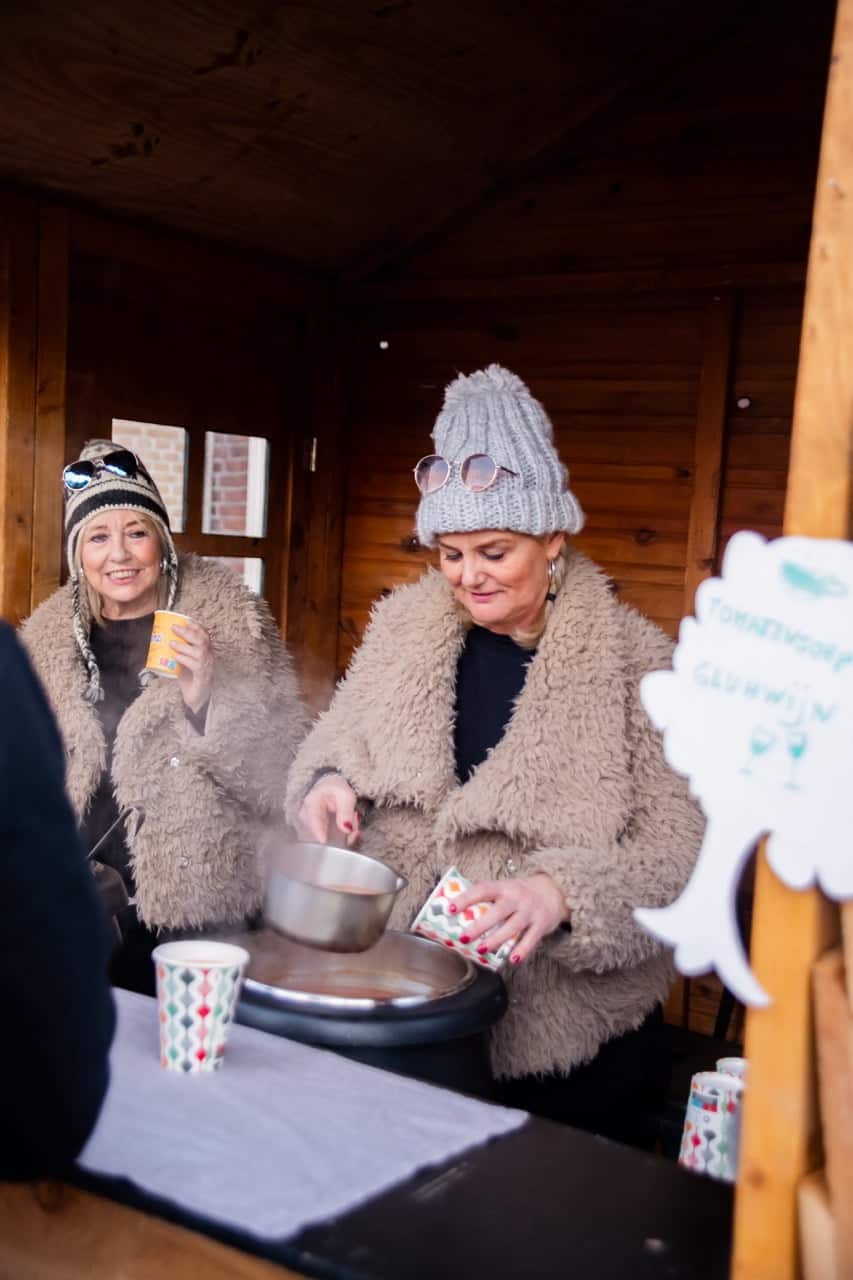 Gluhwijn en soep tijdens zakelijke kerstmarkt